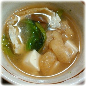 みそ汁～豆腐ほうれん油揚げ椎茸と具沢山で